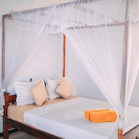 Hotel Pineapple Surf Ahangama Zewnętrze zdjęcie
