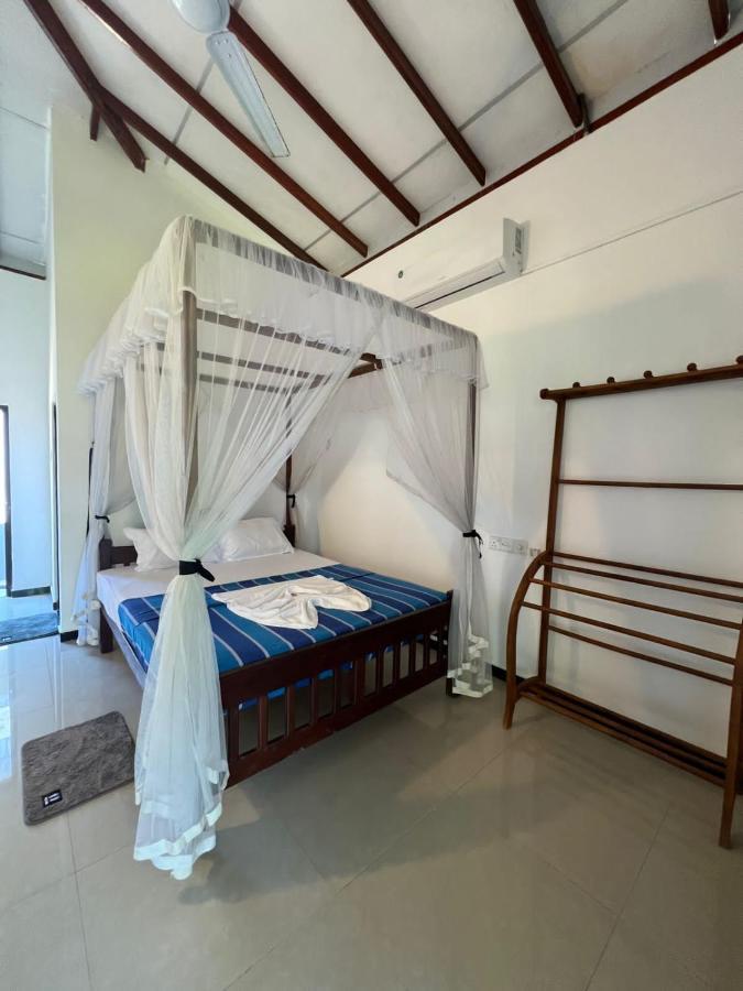Hotel Pineapple Surf Ahangama Zewnętrze zdjęcie