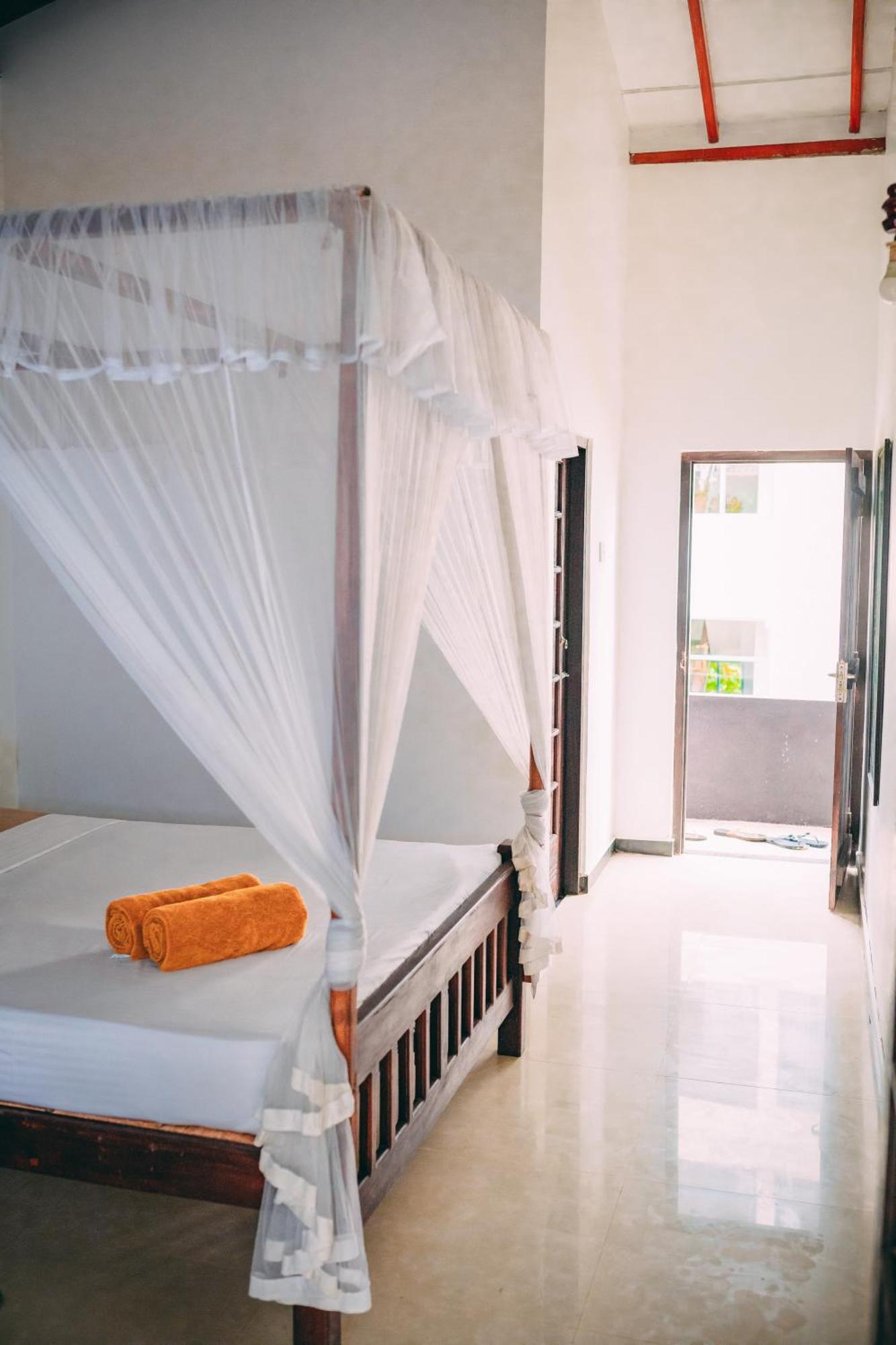 Hotel Pineapple Surf Ahangama Zewnętrze zdjęcie