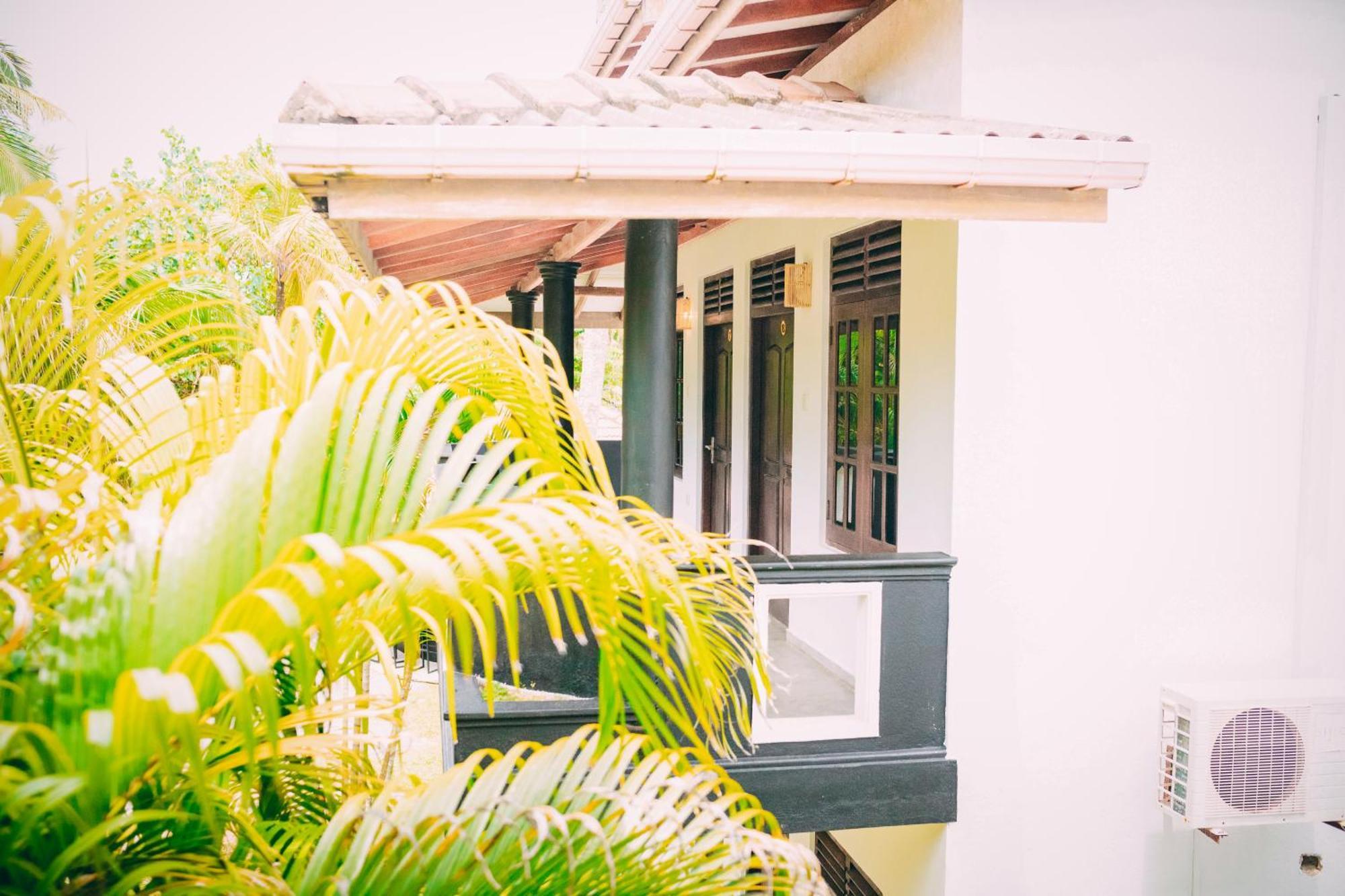 Hotel Pineapple Surf Ahangama Zewnętrze zdjęcie